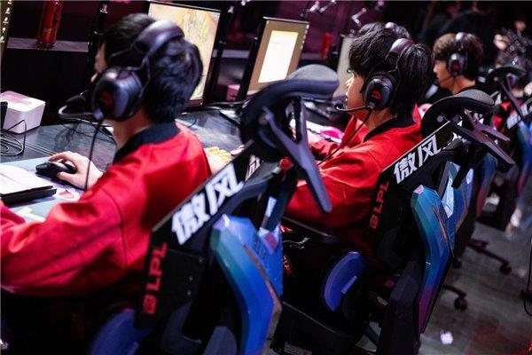 职业赛指定用椅 傲风G7凭啥这么火瓦力棋牌游戏明星直播同款 英雄联盟(图2)